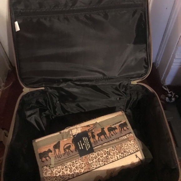 PIONEER set travel luggage bag 4pc ( lcheck in lagguge & rolling ,2 tote bags ) - Picture 14 of 15